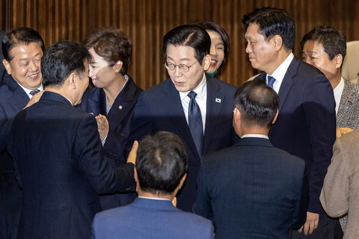 본회의장 입장하는 이재명 대통령