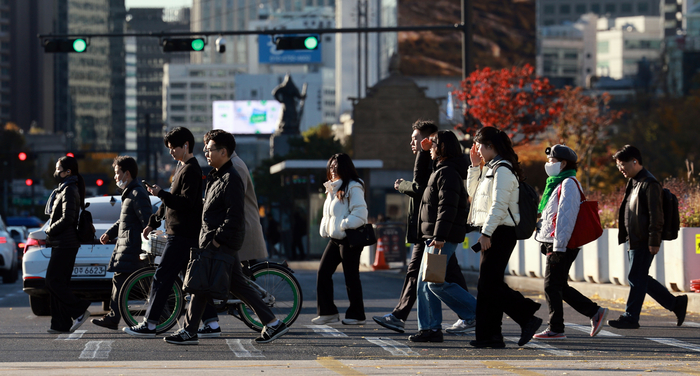 찬 바람에 기온 '뚝'... 쌀쌀한 출근길