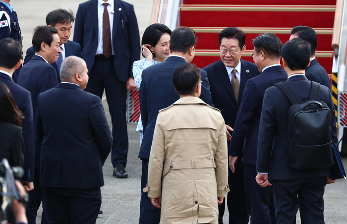 이재명 대통령 부부, G20 참석 계기 4개국 순방 출국