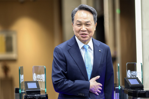 ‘원팀-경영승계’...진옥동 신한지주 회장, 2기 체제 인사키워드
