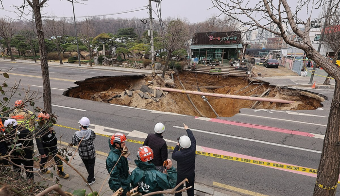 “명일동 땅꺼짐 사고, 자연재해+인재 복합 원인”