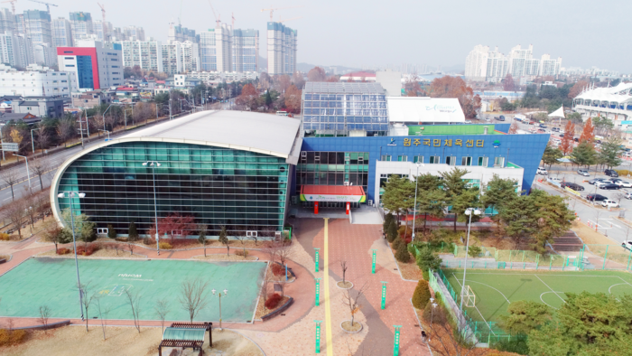 원주국민체육센터 주차장에 태양광 발전설비