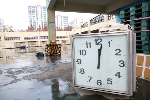 2024년 11월28일 낮 12시2분, 안양농수산물도매시장 청과동 붕괴로 전기가 끊기며 멈춰 선 시계 보존