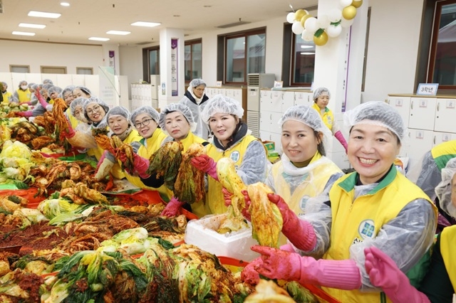 신천지 도마지파 수료생 255명, 1300포기 김장봉사 펼쳐
