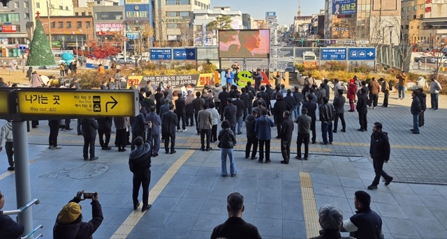 익산역 패싱에 격분한 익산시민들, 익산역 광장서 집회 열고 격노