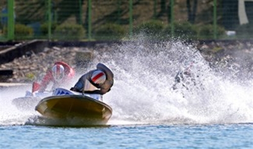 하남 미사경정장에서 출전 선수들 턴마크 돌며 경합