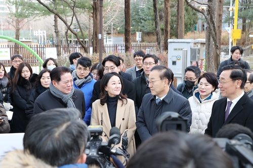 최대호 안양시장-이재정 국회의원-김윤덕 국토교통부 장관(왼쪽부터) 3일 평촌신도시 선도지구 3개 구역 현장점검