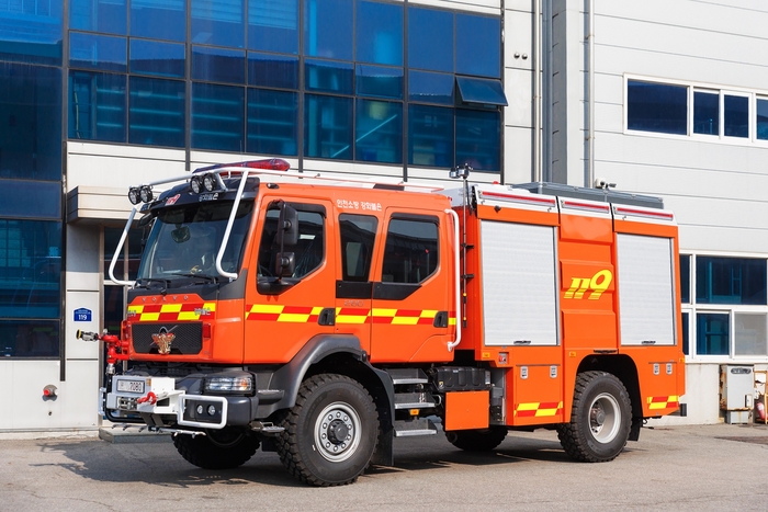 험지용 트럭으로 제작한 소방펌프차