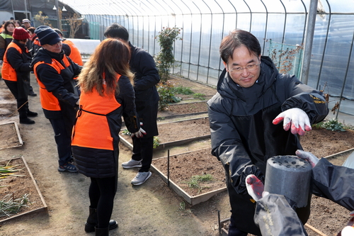 이동환 고양특례시장 2024년 12월 고양시자원봉사센터 사랑의연탄 나눔 행사 참여