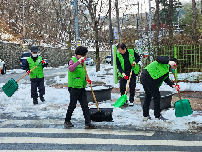 영주시, '내 집·내 점포 앞 눈 치우기' 실천 당부…겨울철 생활안전 총력 대응