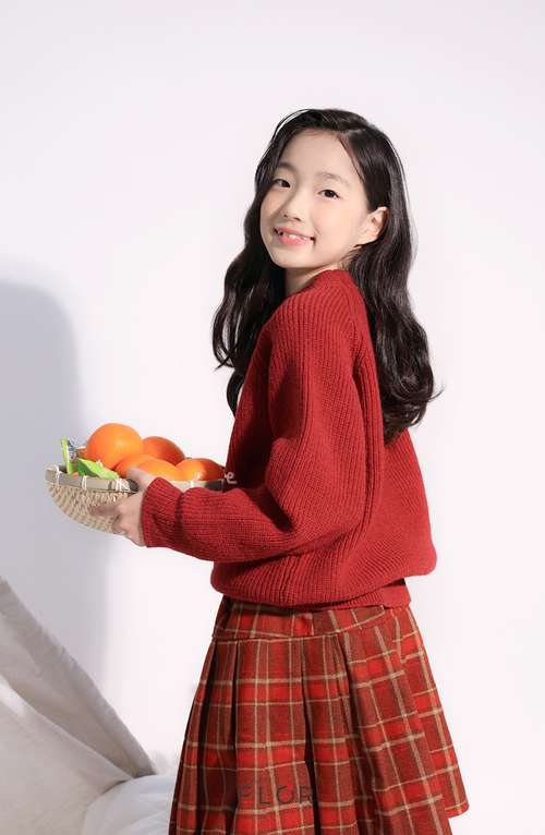 플로르 방송제작사, 2025 겨울 화보 공개… 산뜻한 온기 머금은 강민정·김민하 모델의 환한 미소