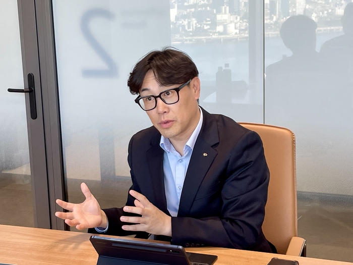 4일 서울 여의도 KB자산운용 본사에서 에너지경제신문과 인터뷰하는 육동휘 ETF 상품마케팅 본부장 [사진=KB자산운용]