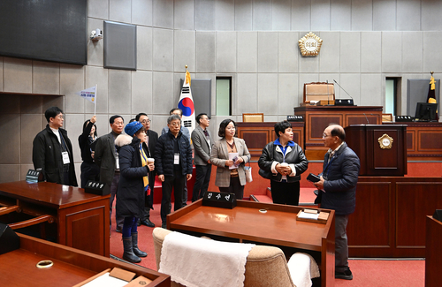 시흥시 어르신위원회 8일 시흥시청사 견학