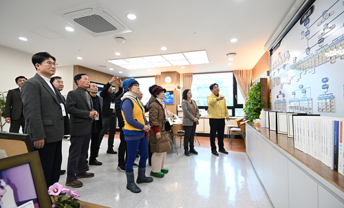 시흥시 어르신위원회 8일 시흥시청사 견학