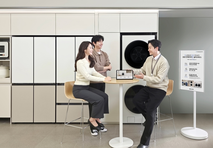 삼성전자가 고객에 새롭게 구매하거나 보유한 가전에 맞춰 기존 가구장 철거부터 시공, 제품 설치까지 한 번에 제공하는 '삼성 인테리어핏 설치서비