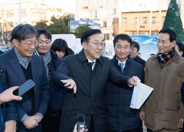 '익산역 패싱' 논란...김윤덕 장관 '걱정 말라' 소신 발언 뒤에 숨겨진 '정치적 연대' 주목