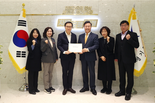 김성제 의왕시장(왼쪽 네번째) 12일 임태희 경기도교육감(왼쪽 세번째) 만나 '의왕교육지원청 신설' 추진 논의