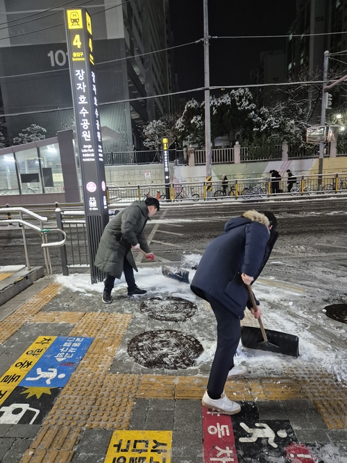 구리시 4일 폭설 대응 제설작업 실시