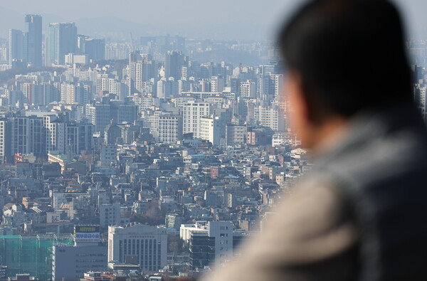 서울 남산에서 바라본 시내 아파트 단지들 모습