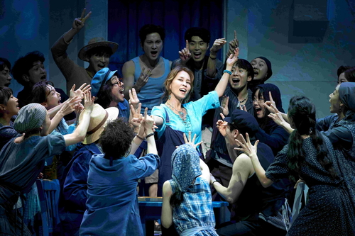 맘마미아 공연 장면