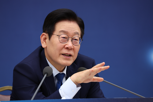 이재명 대통령이 17일 정부세종컨벤션센터에서 열린 기후에너지환경부(기상청)·원자력안전위원회 업무보고에서 발언하고 있다.