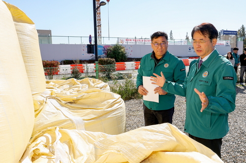 이동환 고양특례시장(오른쪽) 2025-2026겨울도로 제설대책 현장점검