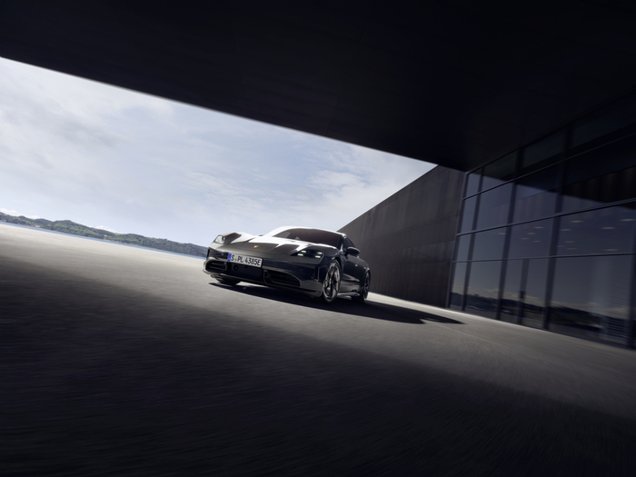 타이칸 4S 블랙 에디션