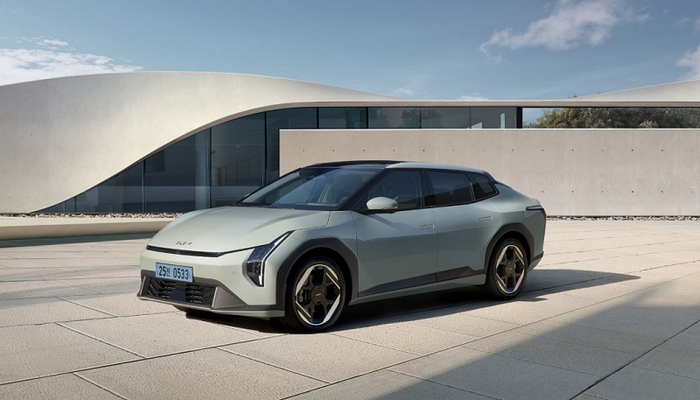 준중형 전기세단 'EV4'