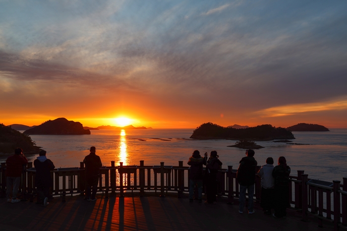 진도군, '2025 해넘이, 2026 해맞이' 행사 개최