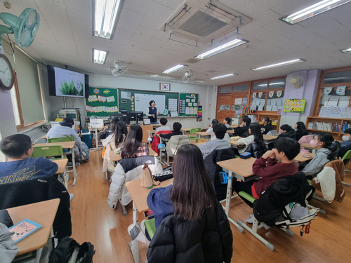 고양특례시 무원초등학교에서 열린 '찾아가는 쓰레기 줄이기 교육'