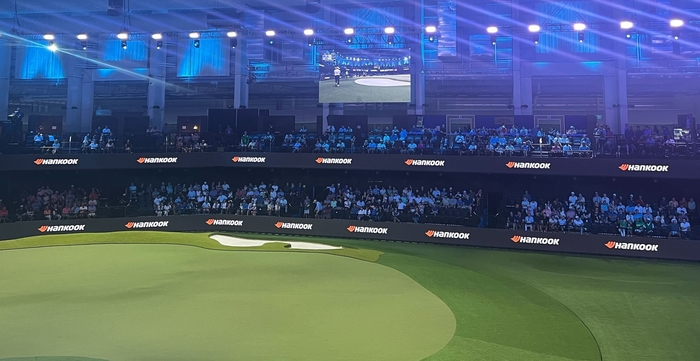 한국타이어 후원 TGL 경기장 실내 전경.jpg