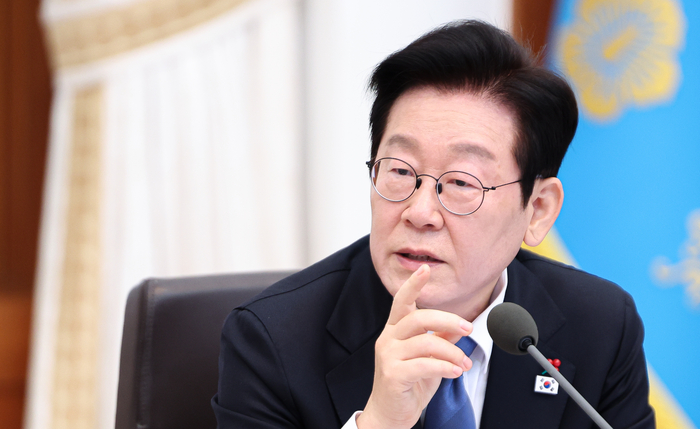 연임은 통과, 이젠 검증...금융지주 회장 2기 출발