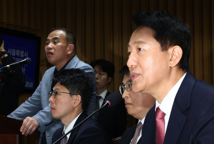 서울시청 국감에서 만난 오세훈 시장과 명태균