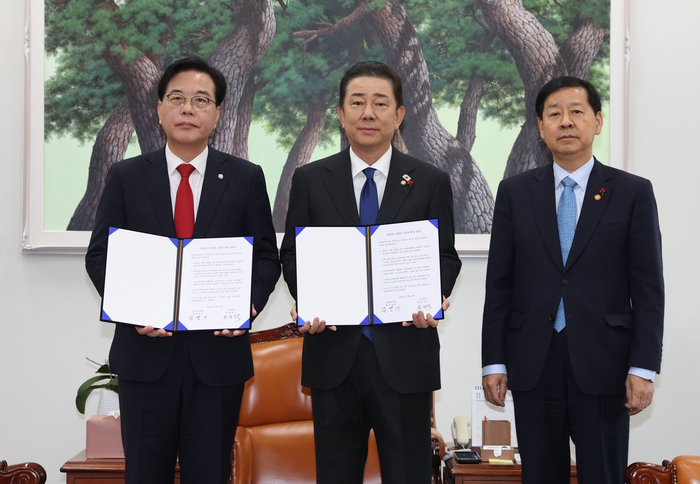 2026년도 예산안 처리 합의문 서명한 여야 원내대표