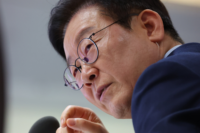 발언 듣는 이재명 대통령