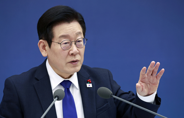 李 “햇빛·풍력연금 신안군처럼…담당 국장, 매우 똑똑”