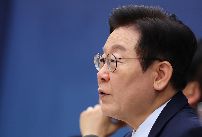 李대통령 “원전, 정치의제화 돼버려…과학적 토론 필요”