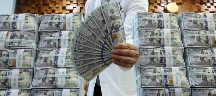 ‘환율 상승’ 급한불 껐지만 …내년엔 1400원대 고착화 전망