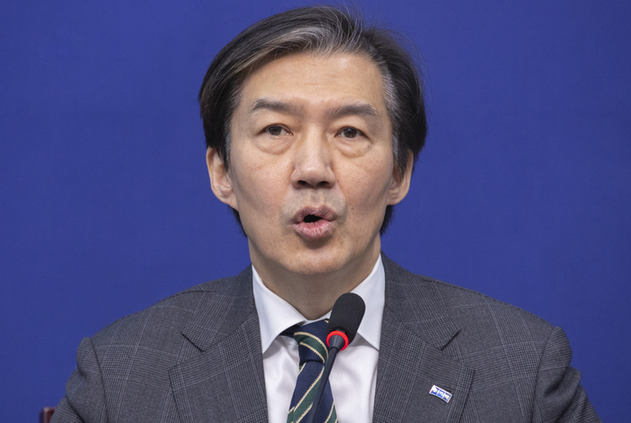 정치개혁특위 양당 독점 비판하는 조국