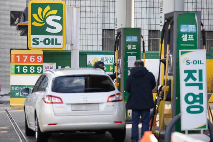 주유소 기름값 2주 연속 하락…다음 주도 떨어질까