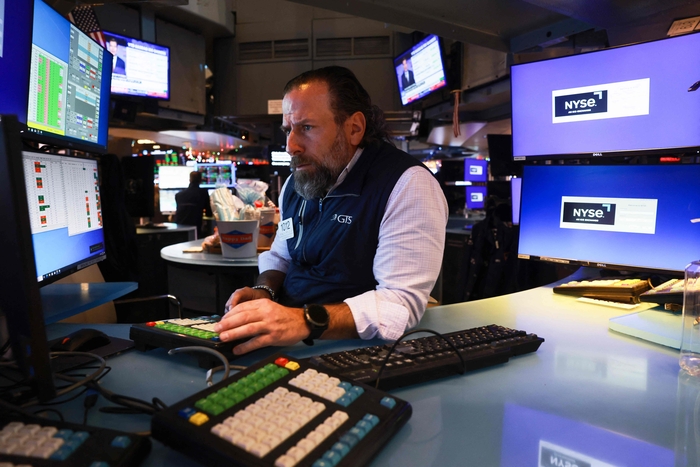 US-NYSE-OPENS-AFTER-DOW-SHEDS-250-POINTS-THE-PREVIOUS-DAY