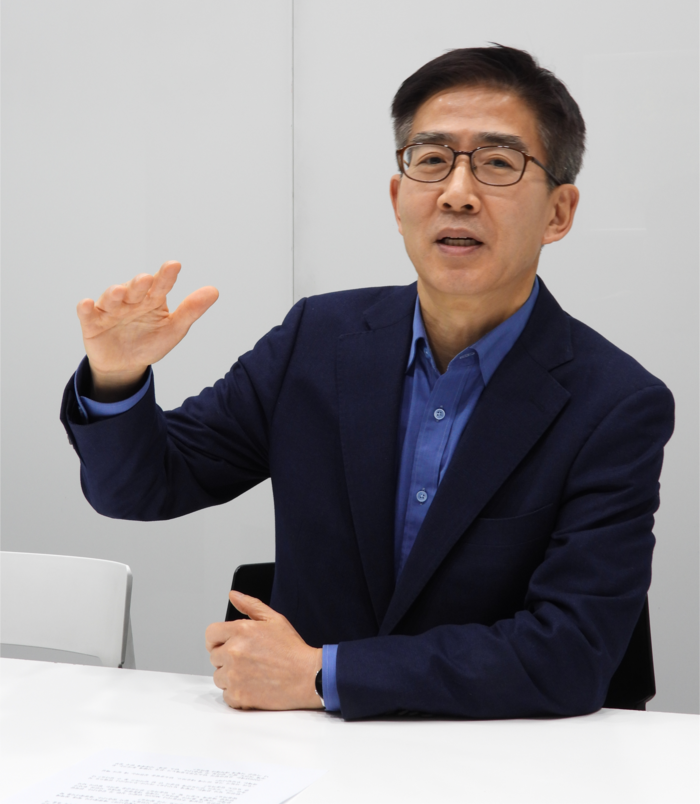 홍종호 서울대 환경대학원 환경계획학과 교수가 에너지경제신문과 인터뷰하고 있다. 사진= 강찬수 기후환경전문기자