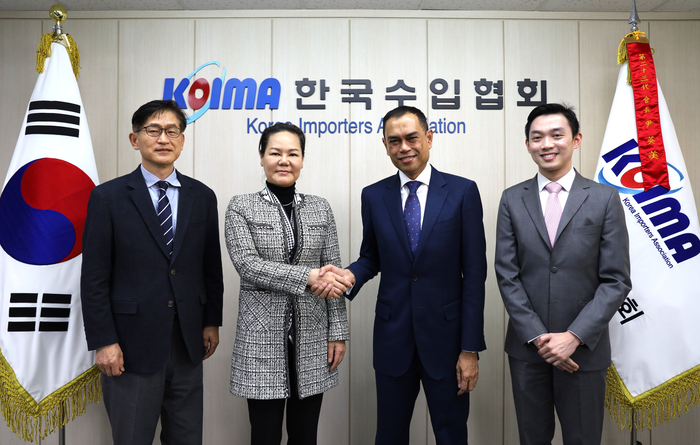 한국수입협회(KOIMA, 회장 윤영미)는 5일 오후 협회 접견실에서 모하마드 잠루니 카리드(H.E. Mohd Zamruni Khalid) 주한 말레이시아 대사와 모하매드 터미지 피