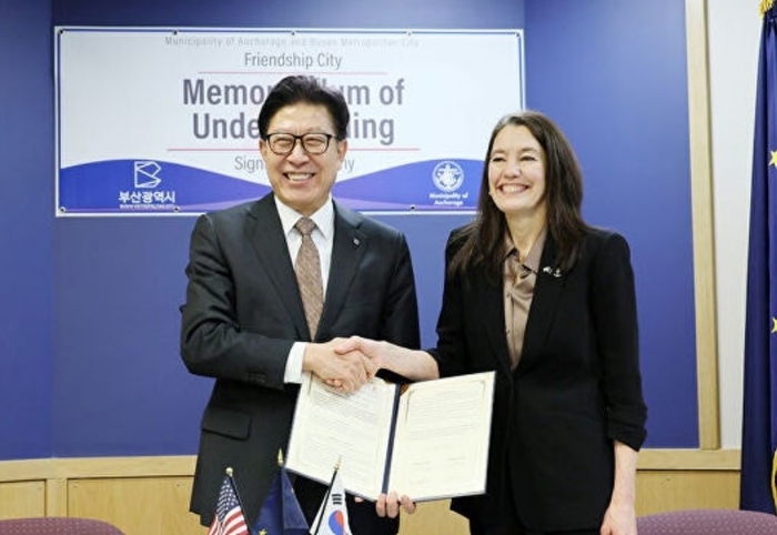 시는 “현지시각 5일 미국 알래스카주 앵커리지시청에서 알래스카주 최대 항만도시 앵커리지시와 우호협력도시 협정을 체결했다