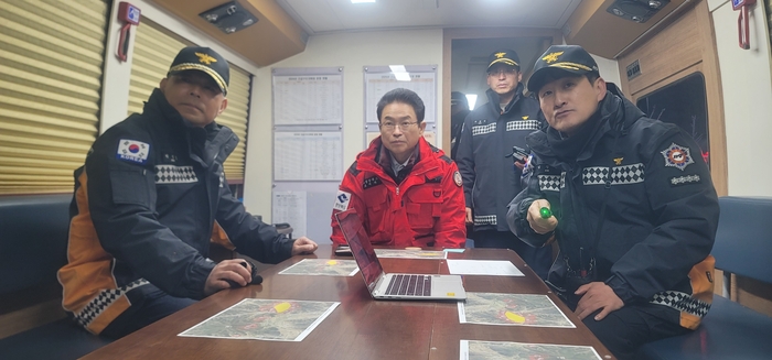 이철우 경북도지사, 의성 산불 현장 직접 지휘