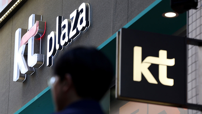 ‘위약금 면제’ KT, 가입자 21만명 이탈…SKT 기록 넘어