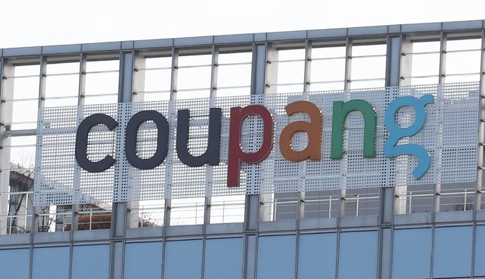 공정위 “쿠팡 영업정지 검토…손해 전가는 약탈”