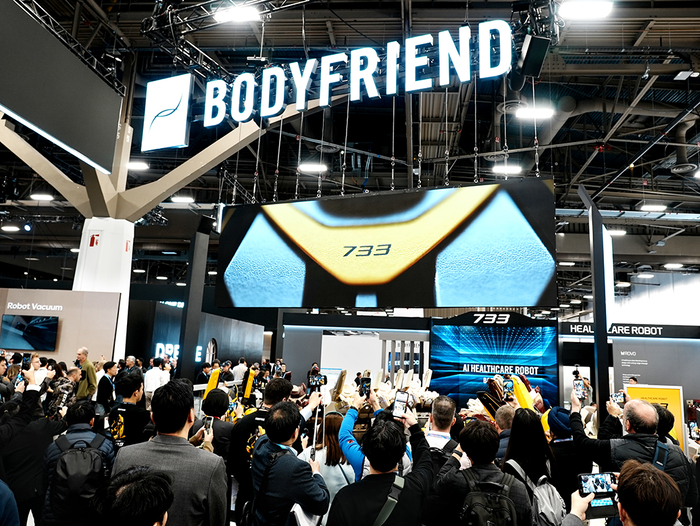 AI로봇 vs AI홈…최첨단 기술로 맞붙는 K-안마의자