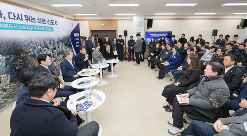 군포시 13일 김동연 경기도지사의 '달달버스(달려가는 곳마다 달라집니다)' 민생경제 현장투어 참석