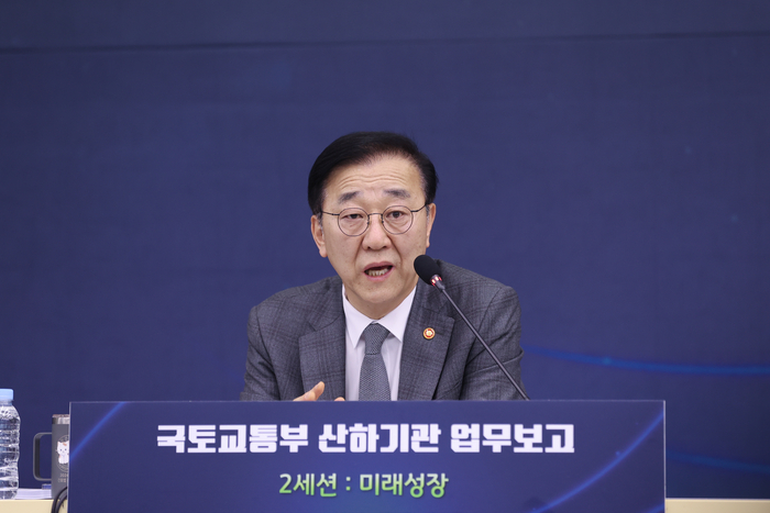 김윤덕 국토 “초등 수준 韓 자율주행 고도화해야”주문